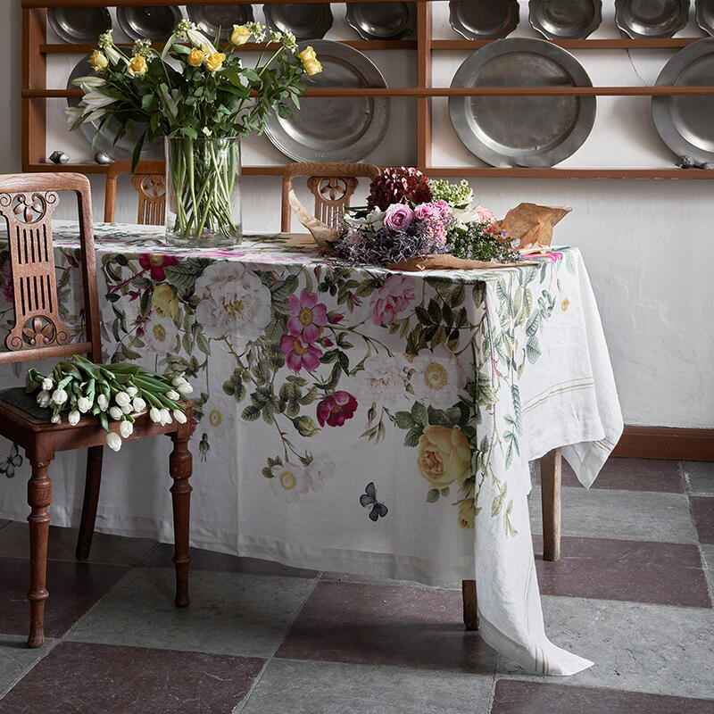Dug - Koustrup & co. - Rose Flower Garden - 145x220cm - 100% hør - Design Jim Lyngvild
