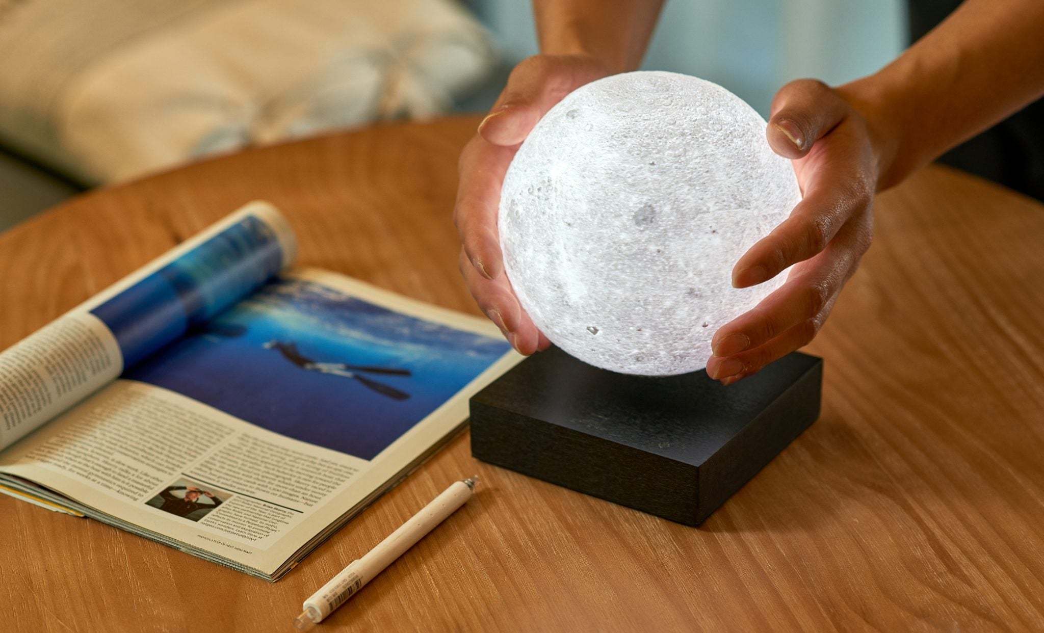 Gingko Design  - Smart Moon Lamp