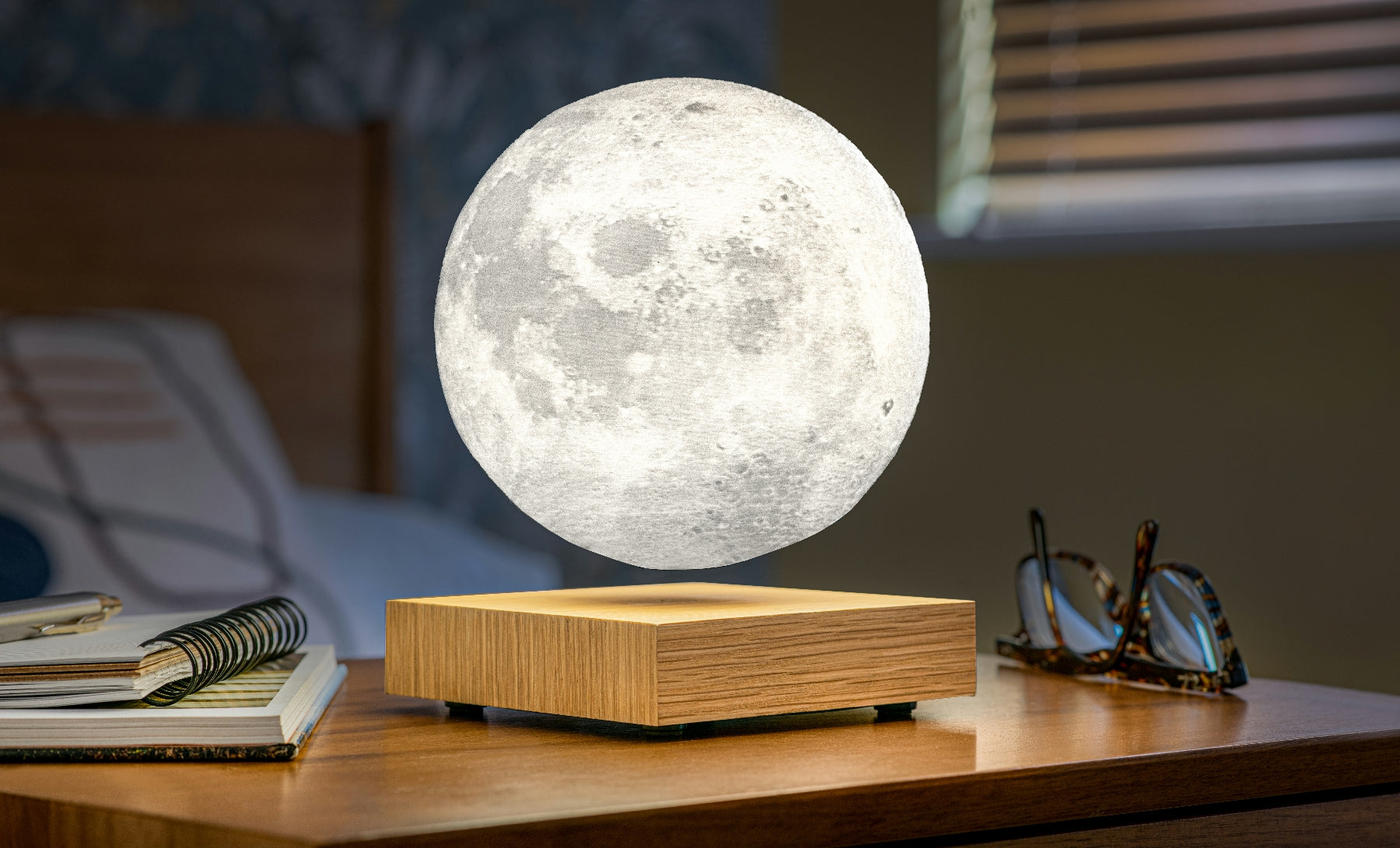 Gingko Design  - Smart Moon Lamp