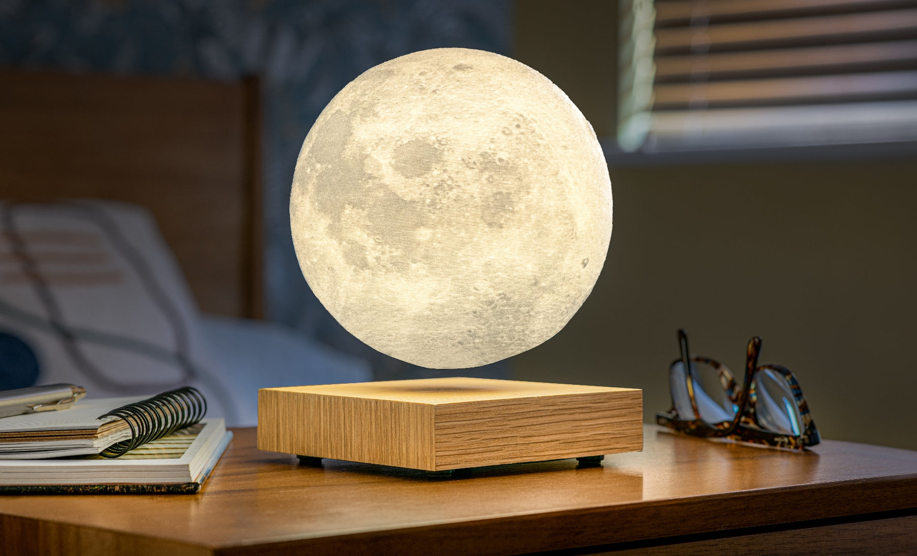 Gingko Design  - Smart Moon Lamp