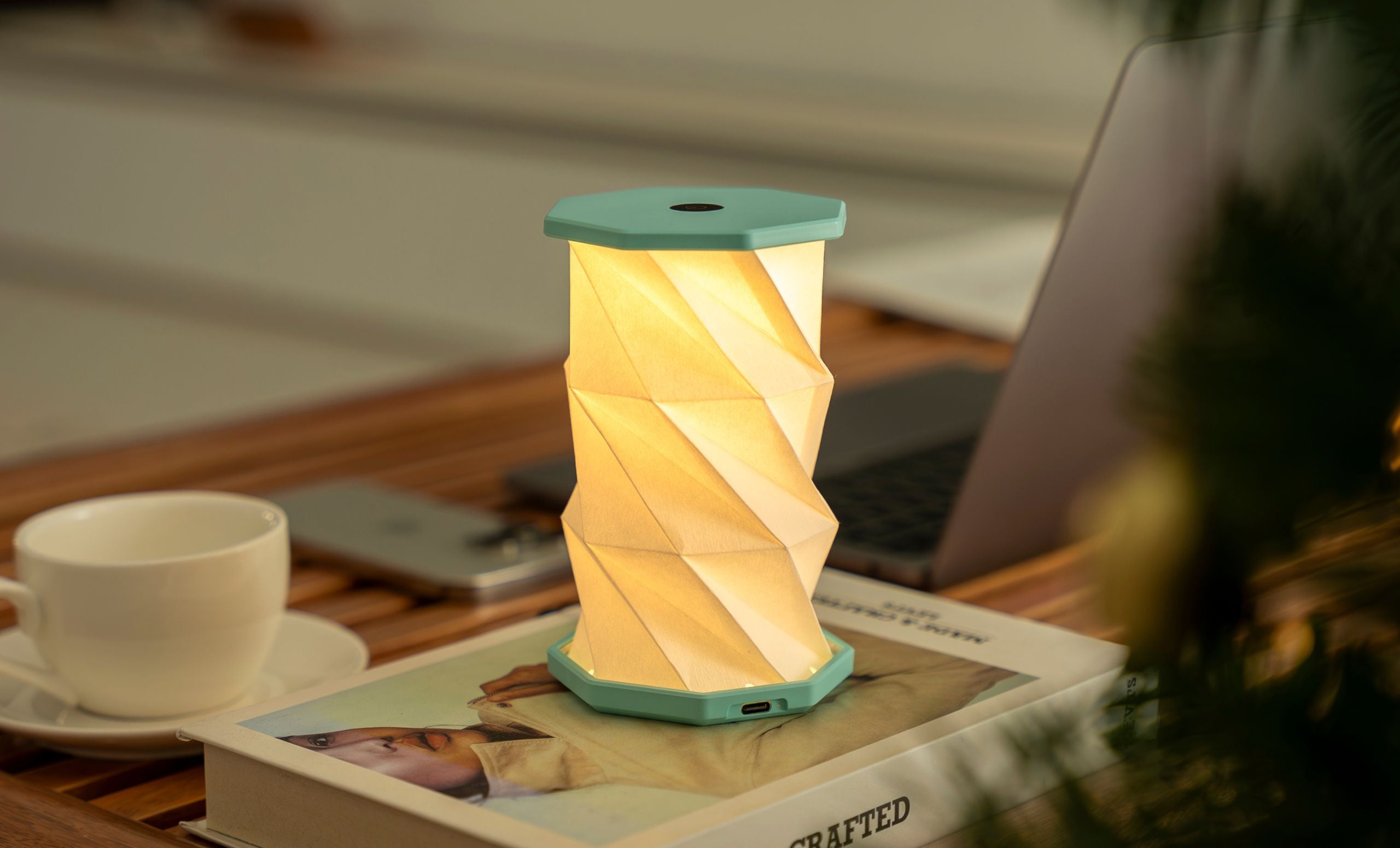 Mini Hexagon Twist Lamp – Elegant LED Design in Solid Wood