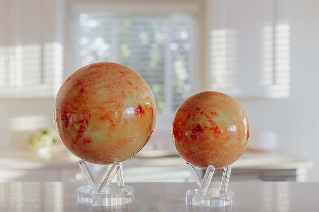 MOVA Globe - Solen - Roterende globus drevet af solceller