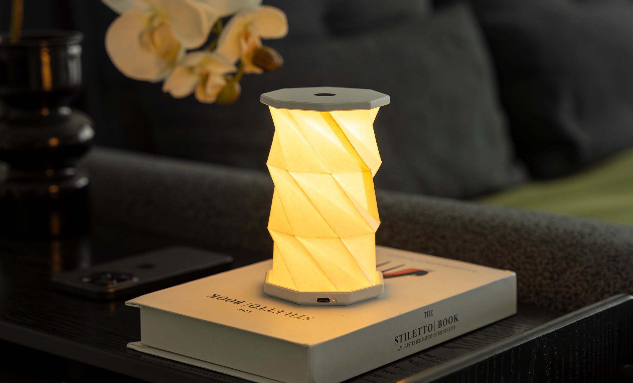 Mini Hexagon Twist Lamp – Elegant LED Design in Solid Wood