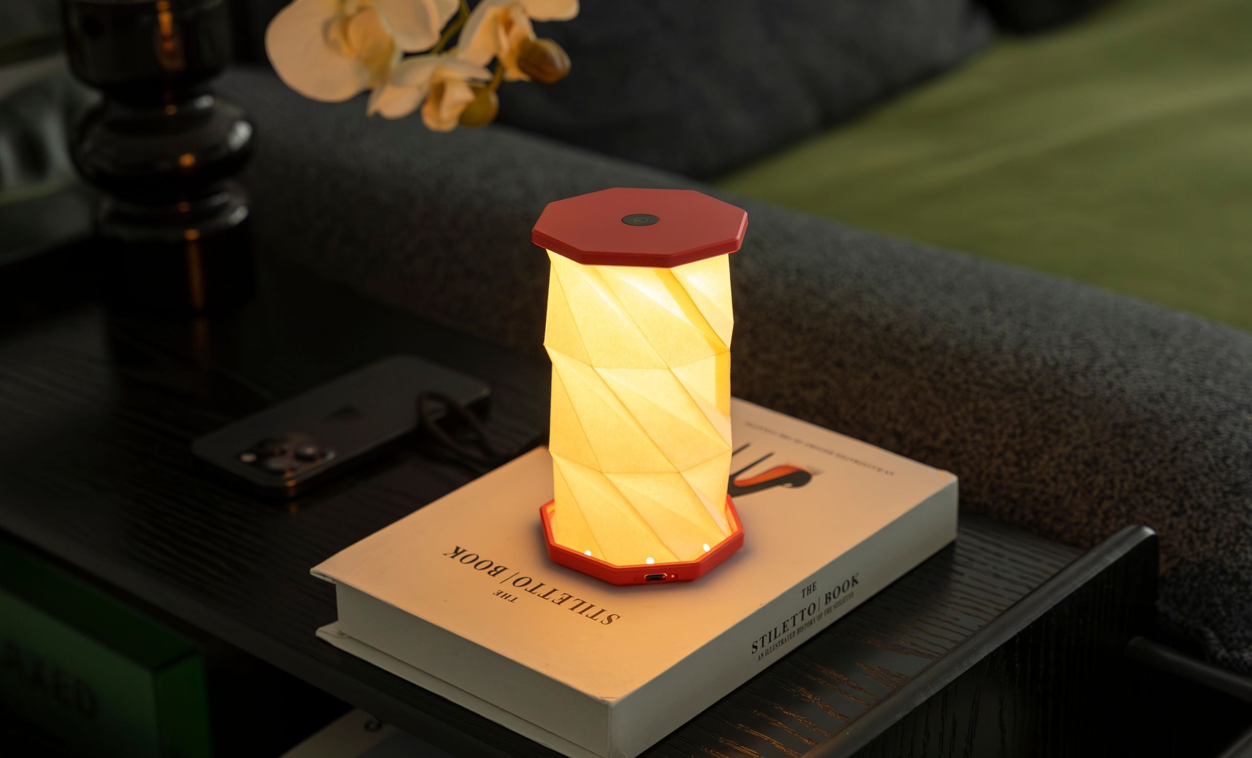Mini Hexagon Twist Lamp – Elegant LED Design in Solid Wood