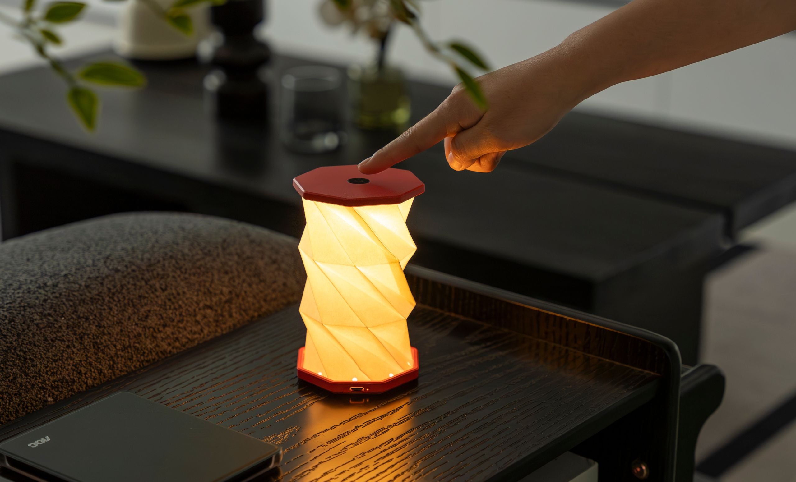 Mini Hexagon Twist Lampe – Elegantes LED-Design aus Massivholz