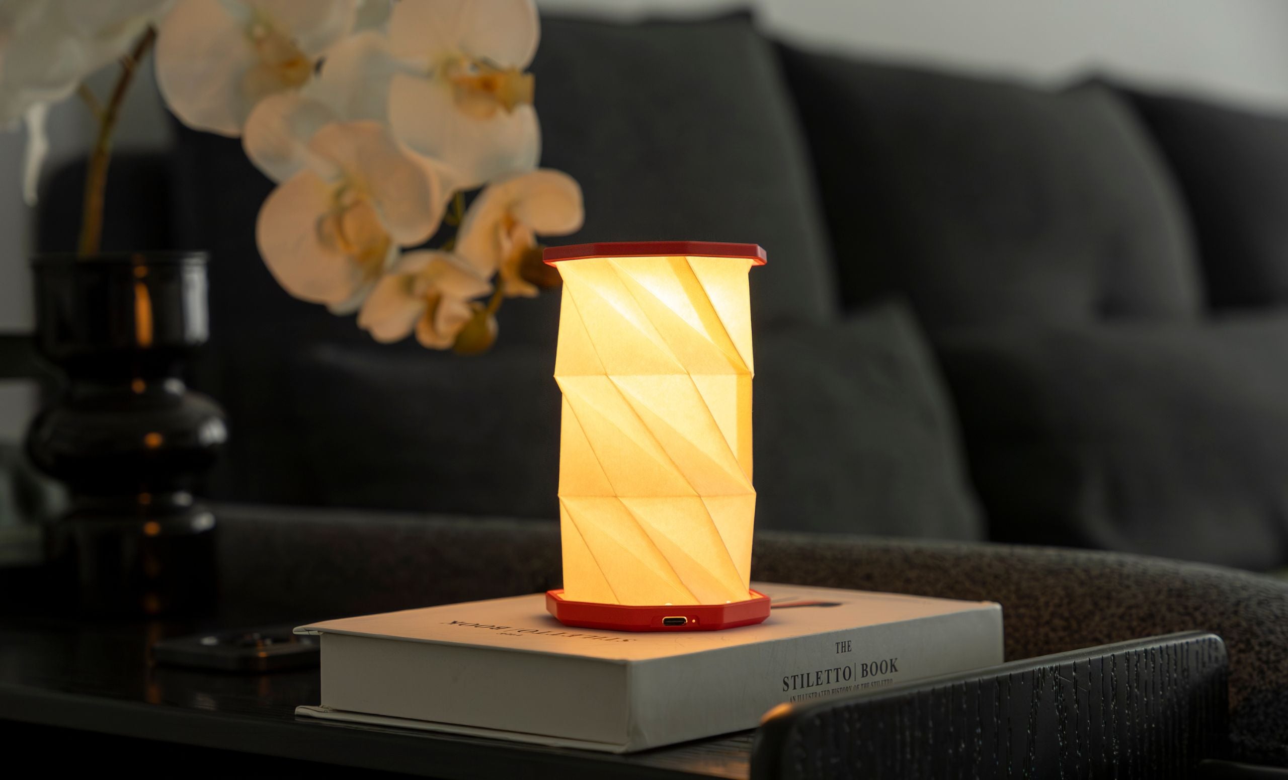 Mini Hexagon Twist Lampe – Elegantes LED-Design aus Massivholz