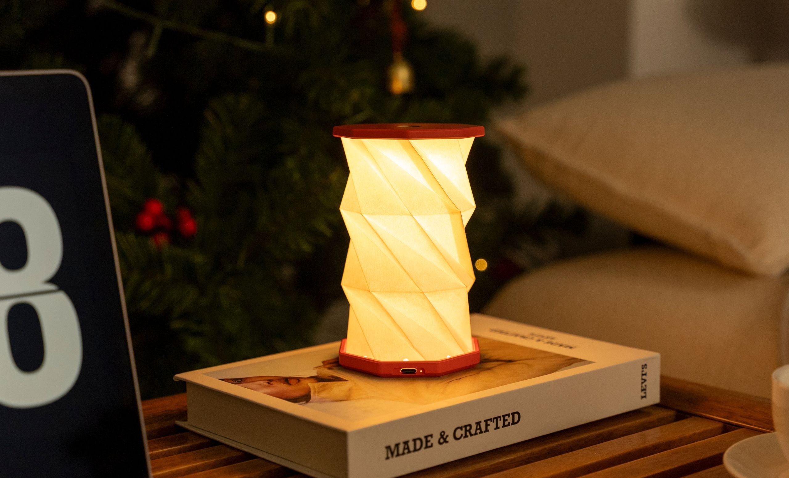 Mini Hexagon Twist Lampe – Elegantes LED-Design aus Massivholz