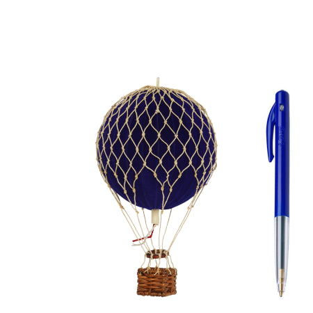 Ballon – Floating The Skies – Authentic Models