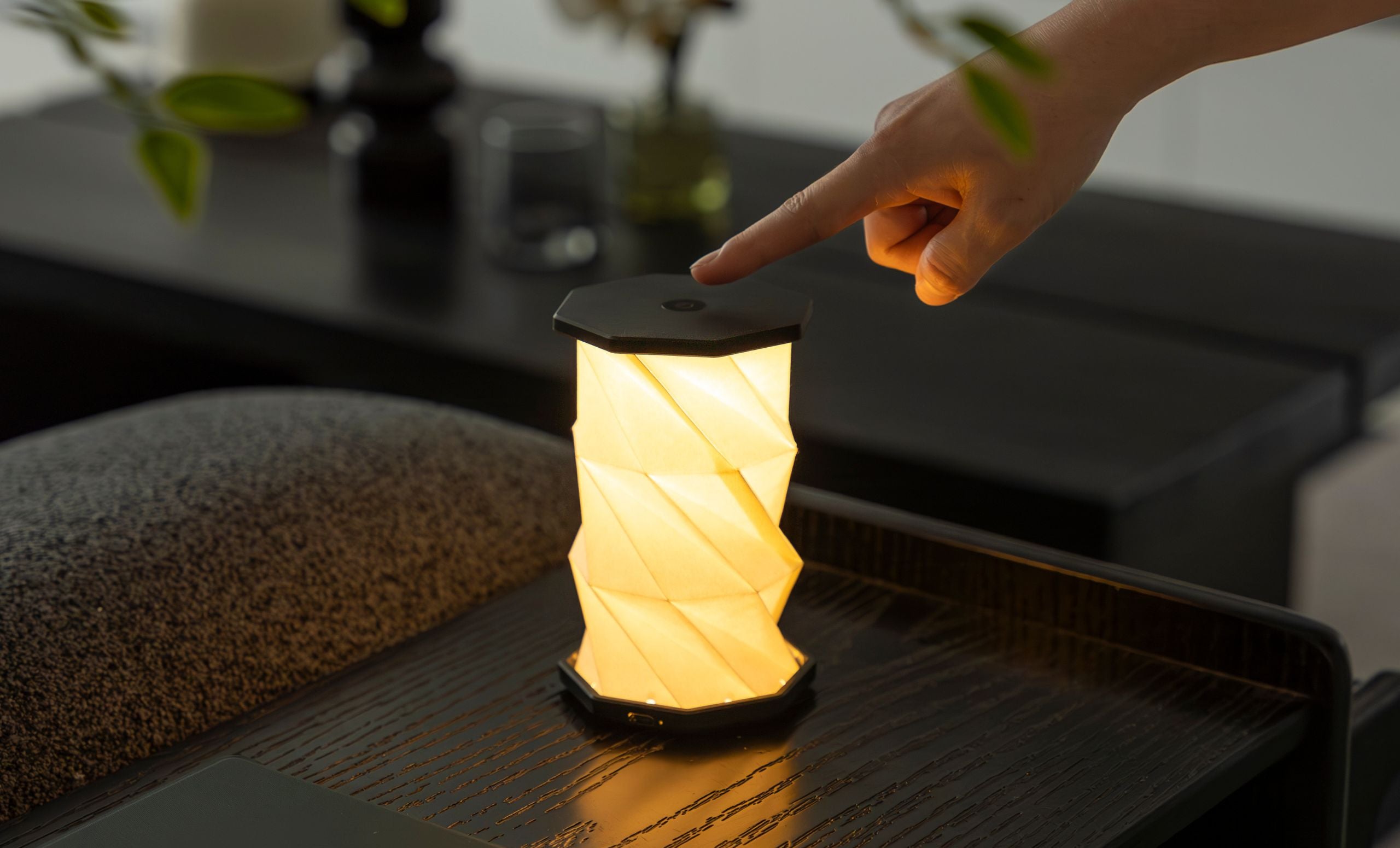 Mini Hexagon Twist Lampe – Elegantes LED-Design aus Massivholz