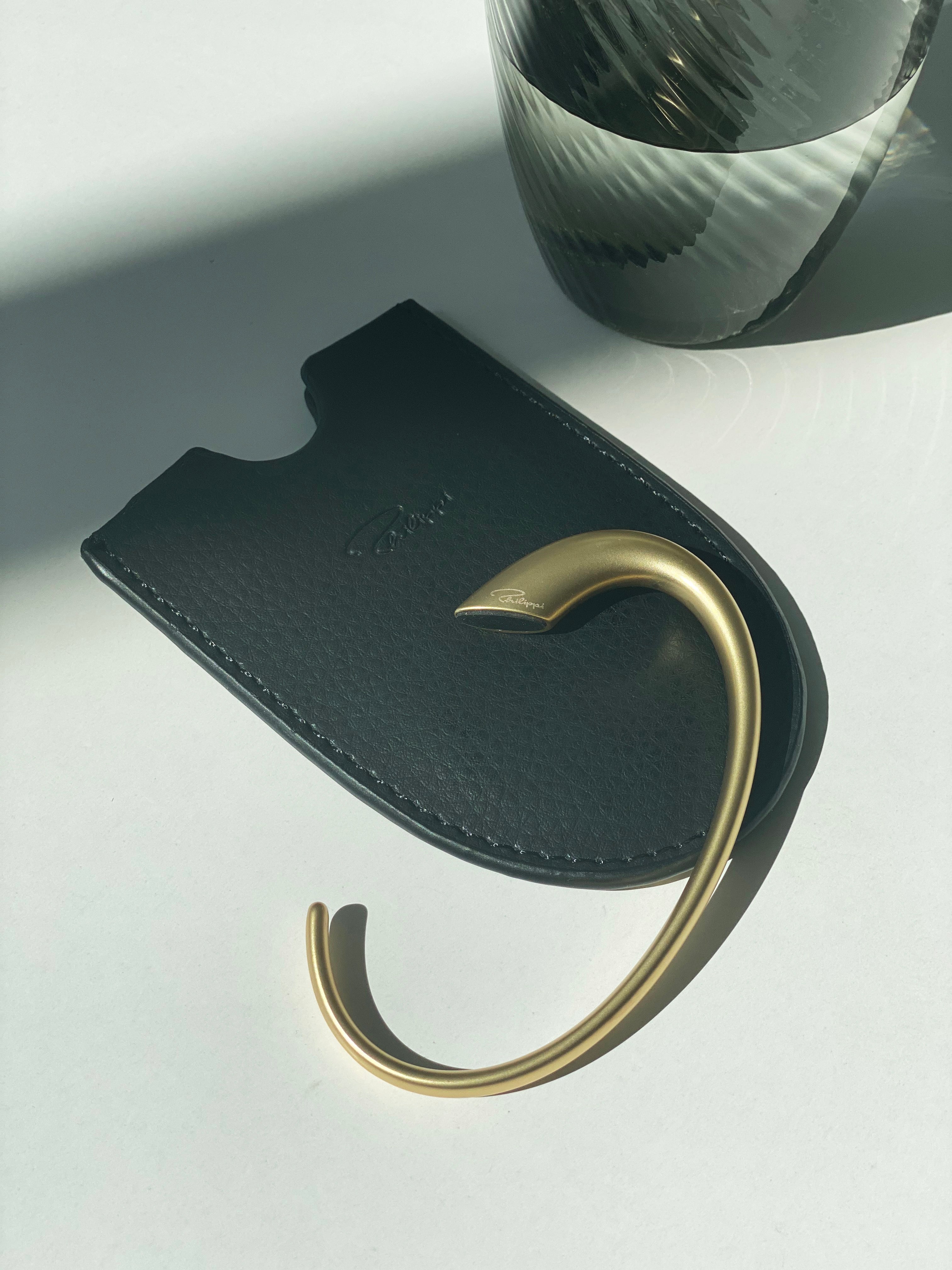 Taschenhaken - Elegant, funktionell und mit Lederetui