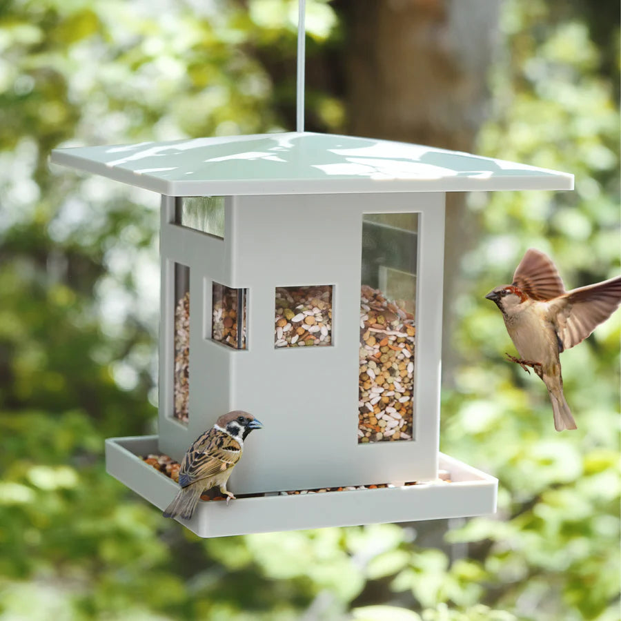 Umbra Bird Café – Moderne foderbræt til havens fugle