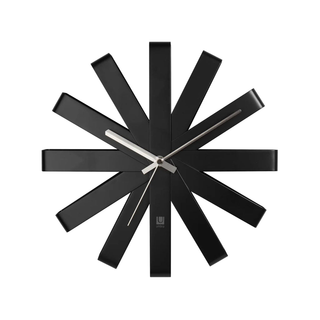 Umbra Ribbon Wanduhr – Modernes Design mit einem Twist
