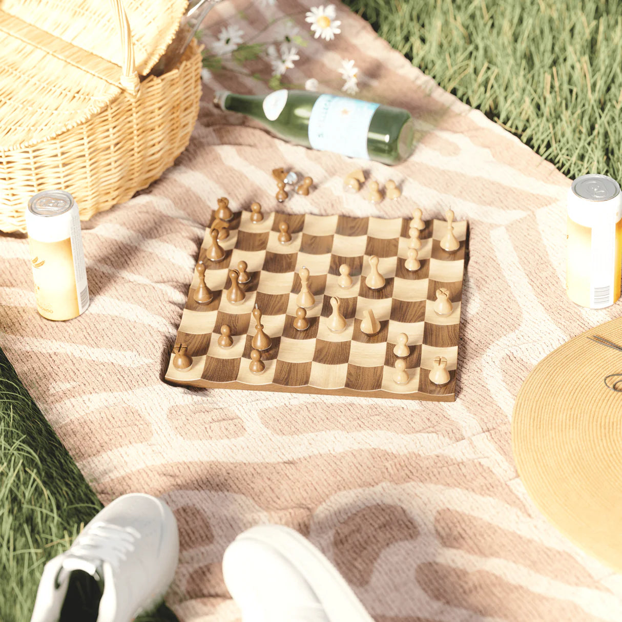 Umbra - Wobble Chess Set – Chess Set with Movement and Elegance
