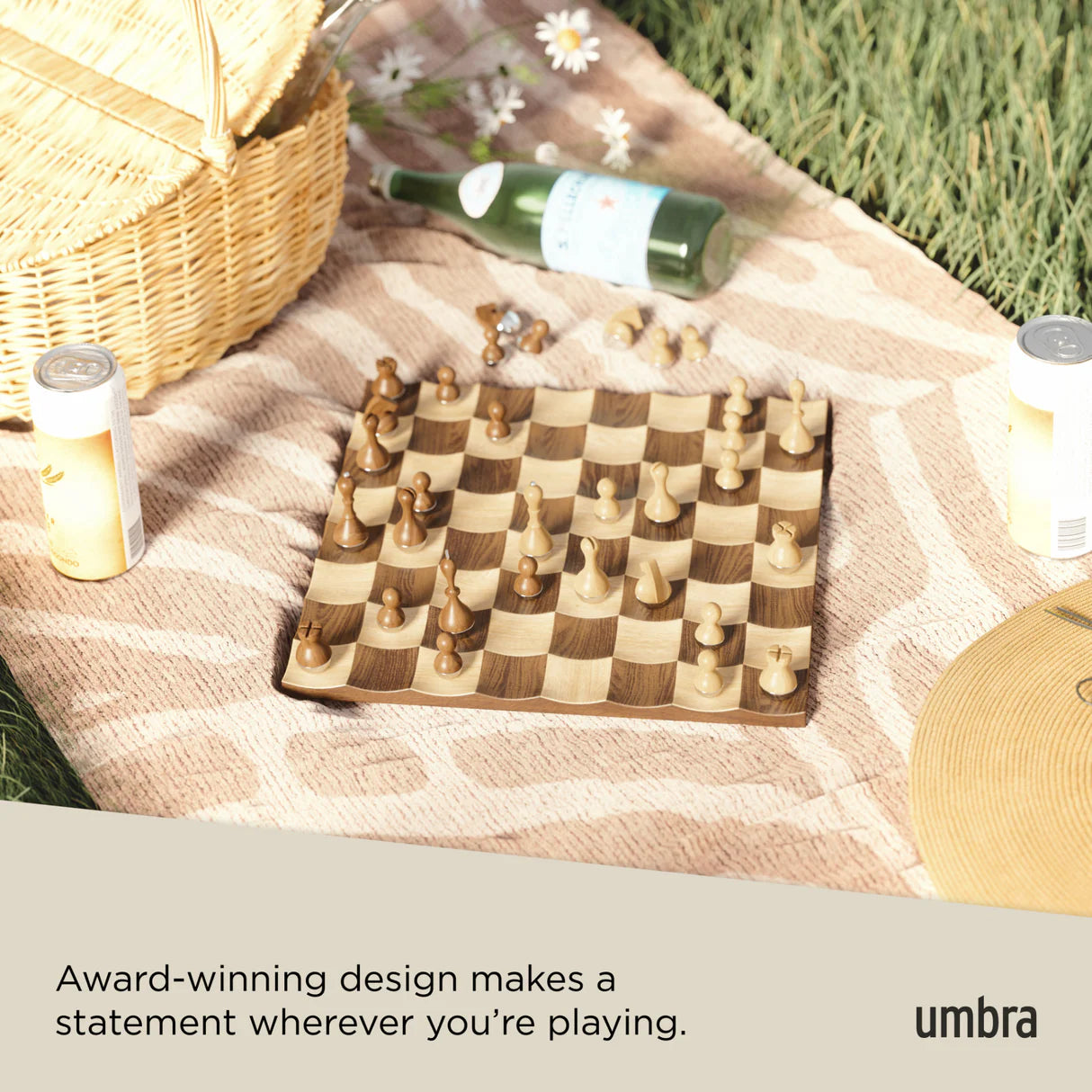 Umbra - Wobble Chess Set – Chess Set with Movement and Elegance